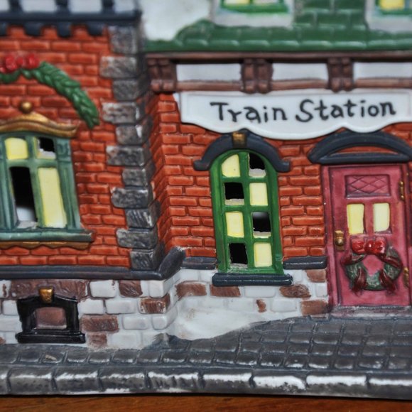 Vintage Dickens Collectible Victorian Series Train Station & Cafe Lighted House - Picture 3 of 10